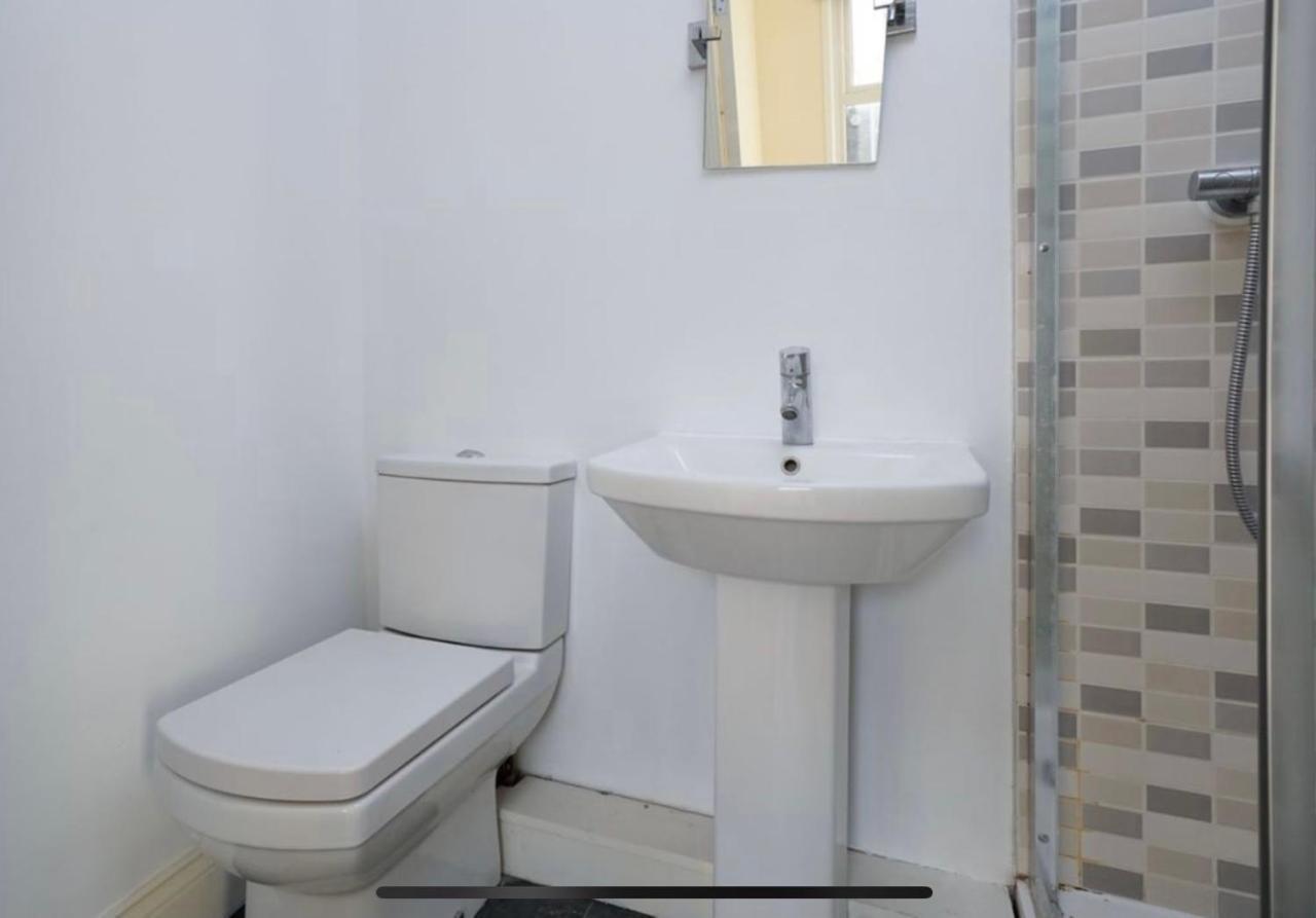 35 Mins To Central London. 3 Bedrooms. 2 Bathrooms With Garden Exteriör bild